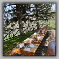 prima colazione in giardino
